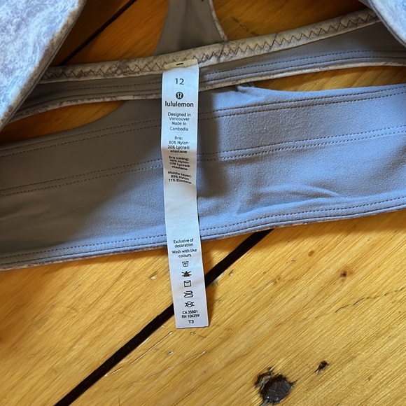 Lululemon 🍋 sports bra size 12 - Picture 3 of 3